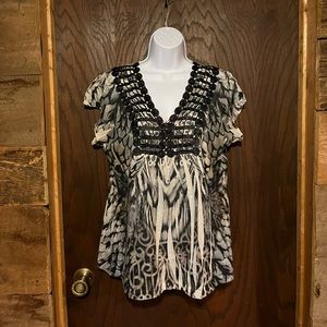 APT 9 Black, cream and grey cap sleeved v-neck blouse-Size XL